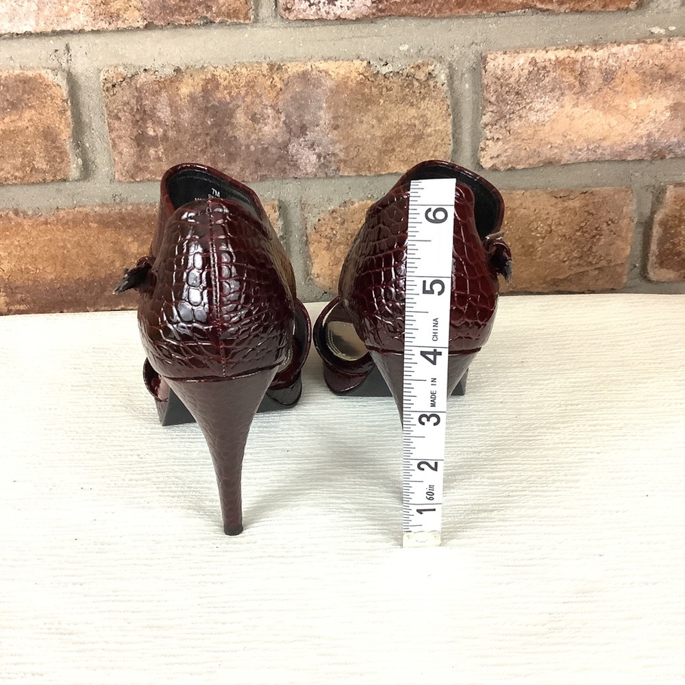WHITE HOUSE/BLACK MARKET “Paula” Burgundy Heels - Picture 11 of 12